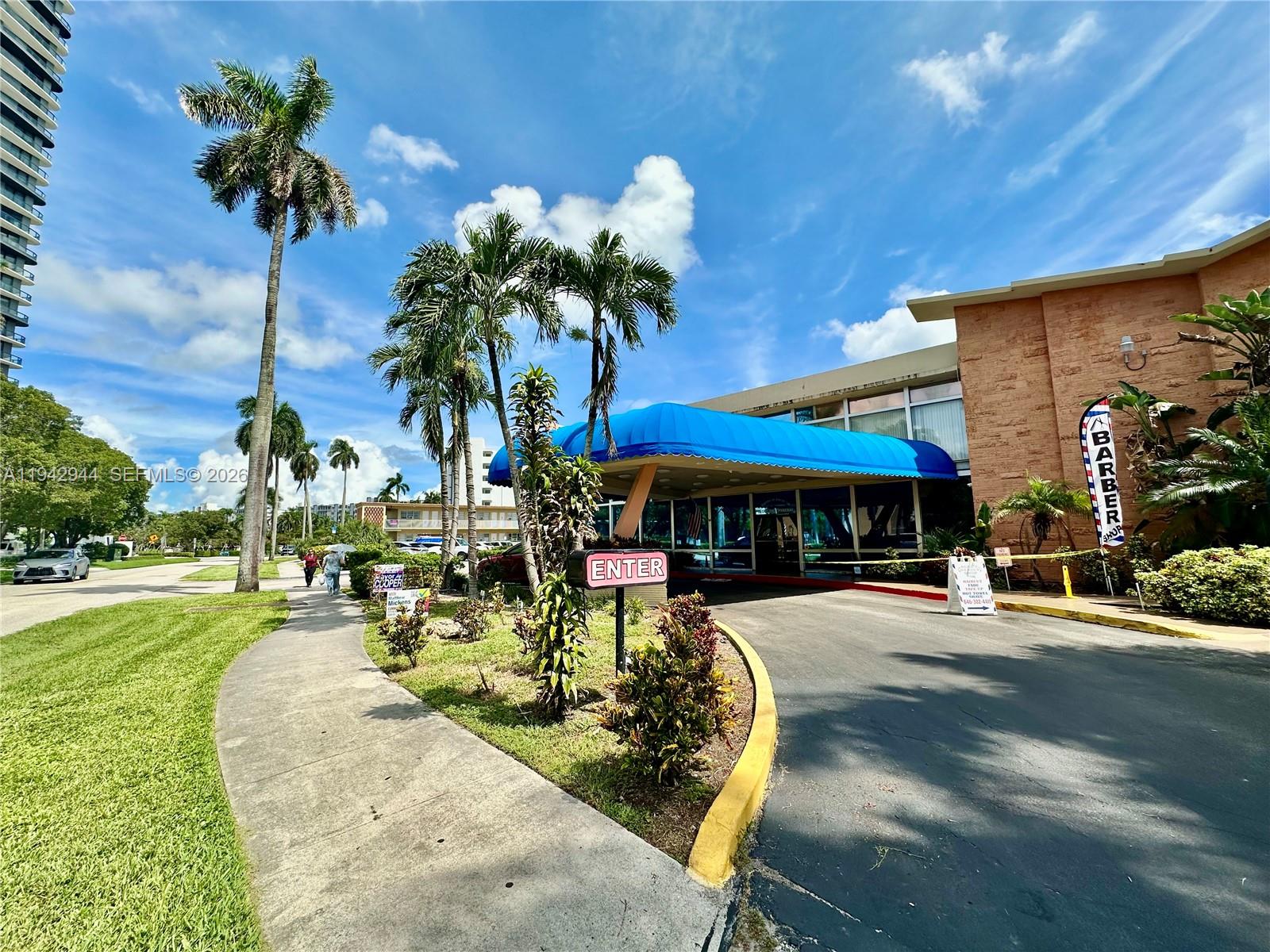 DIPLOMAT GOLF & RACQUET - Residential