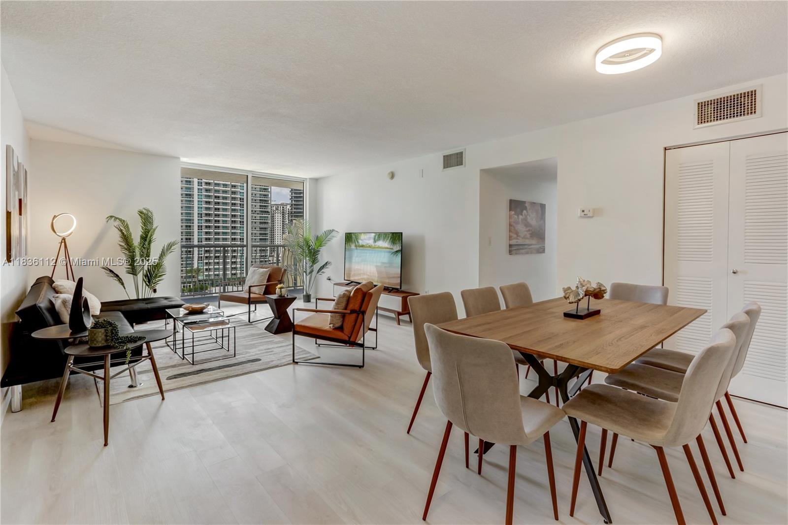 1200 Brickell Bay Dr 2424