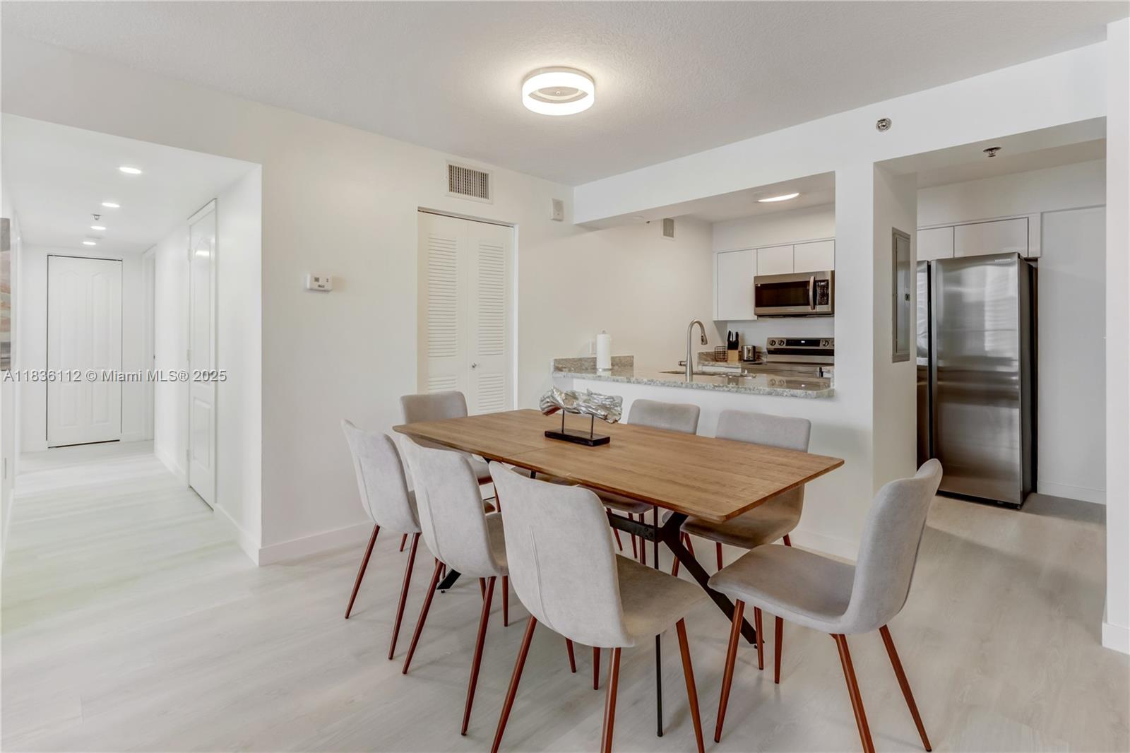 1200 Brickell Bay Dr 2424