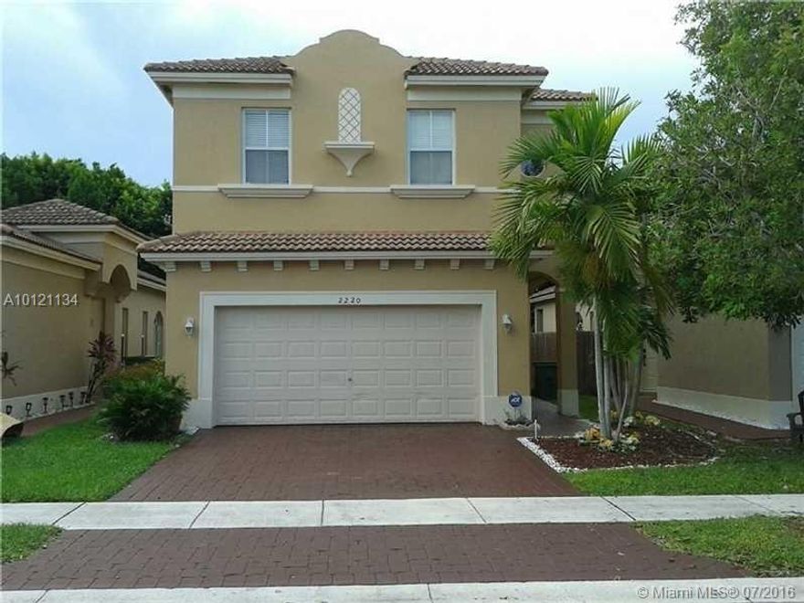 GREAT 3 BEDROOMS 2 1/2 BATH FAMILY ROOM 2 CAR GARAGE HOME , MASTER BEDROOM DOWNSTAIRS, SHOWS BEAUTIFULLY , EASY TO SHOW AVAILABLE FOR IMMEDIATE OCCUPANCY