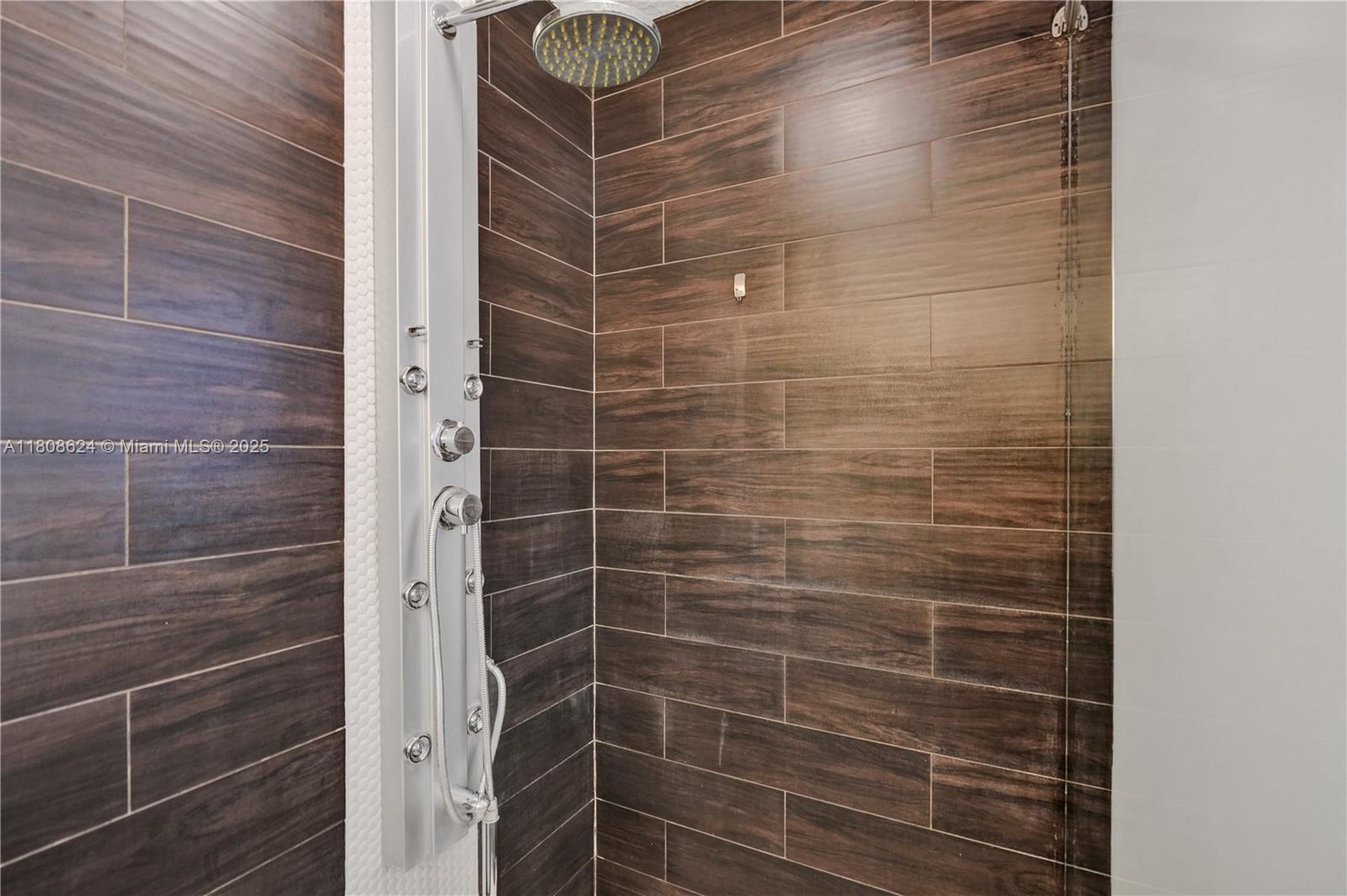 LANDINGS FIRST SEC - Residential Lease