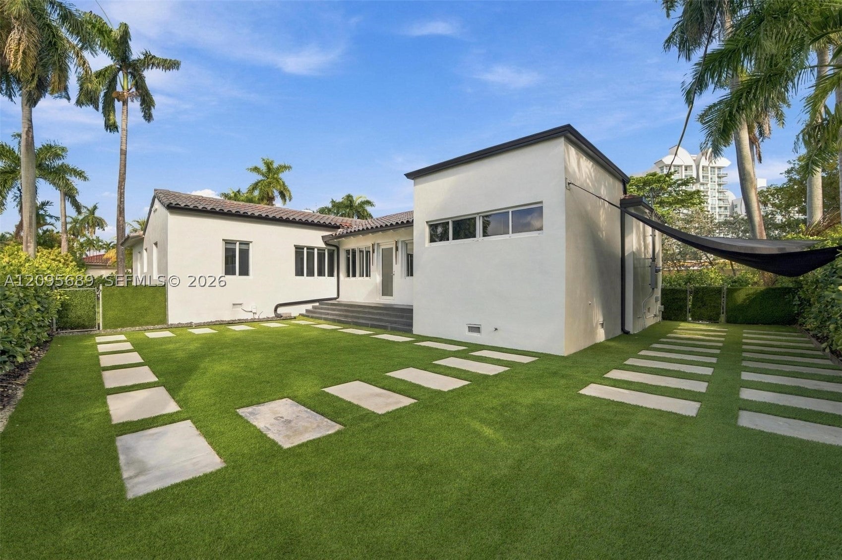 7821 Coquina Dr
