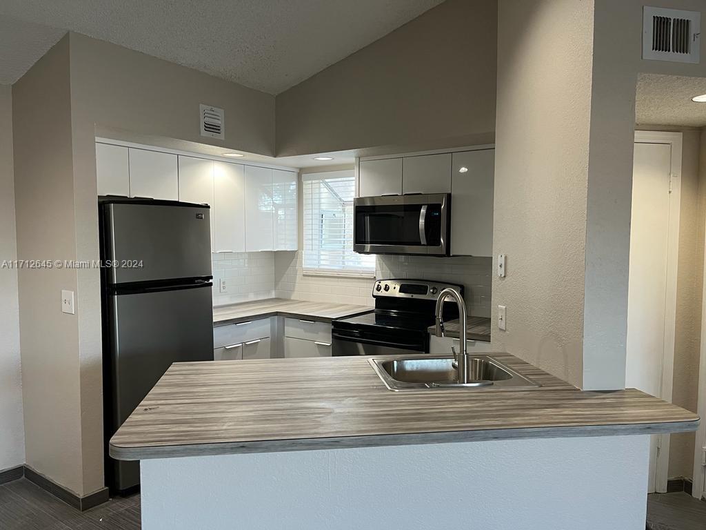 CORAL KEY CONDO - Residential