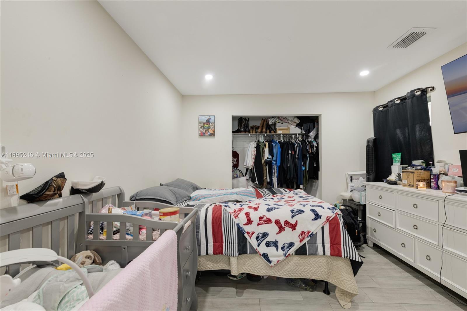 MEADOW WOOD MANOR SEC 8 - Residential
