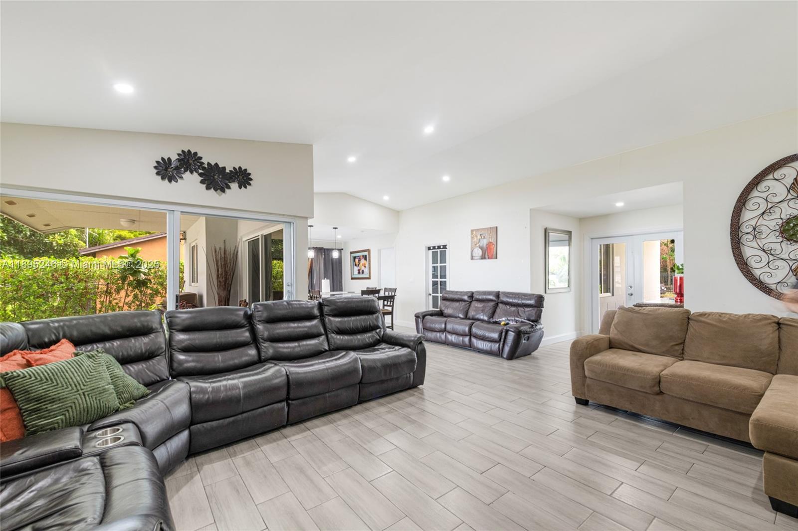 MEADOW WOOD MANOR SEC 8 - Residential