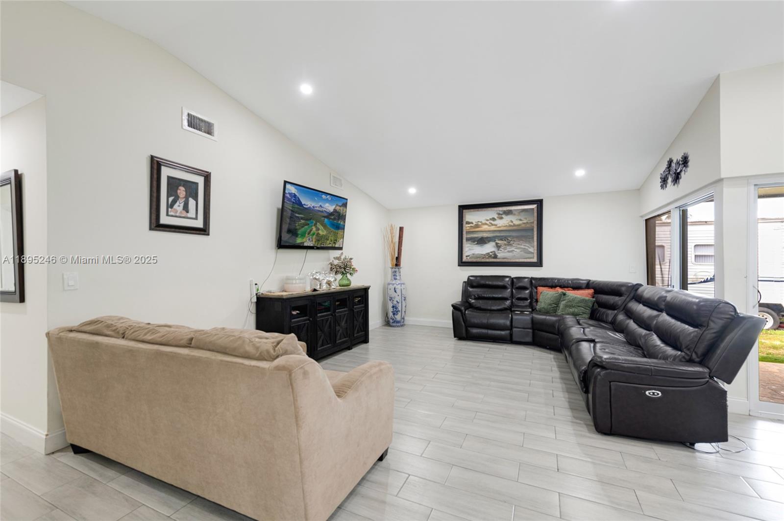 MEADOW WOOD MANOR SEC 8 - Residential