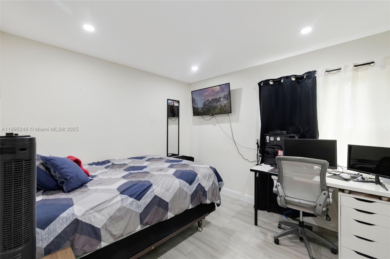 MEADOW WOOD MANOR SEC 8 - Residential