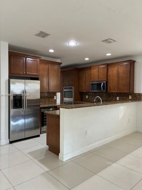 ISLES AT GRAND BAY - Residential Lease