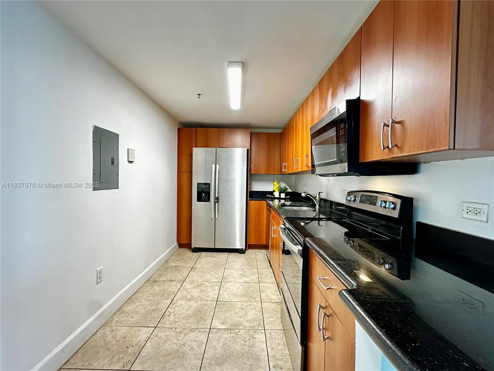 7501 E Treasure Dr 1P