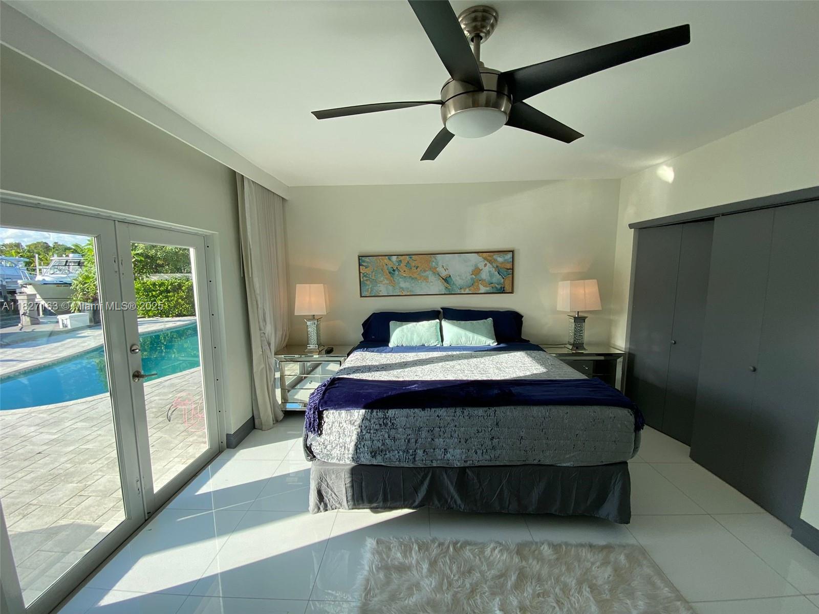 12388 N Bayshore Dr .