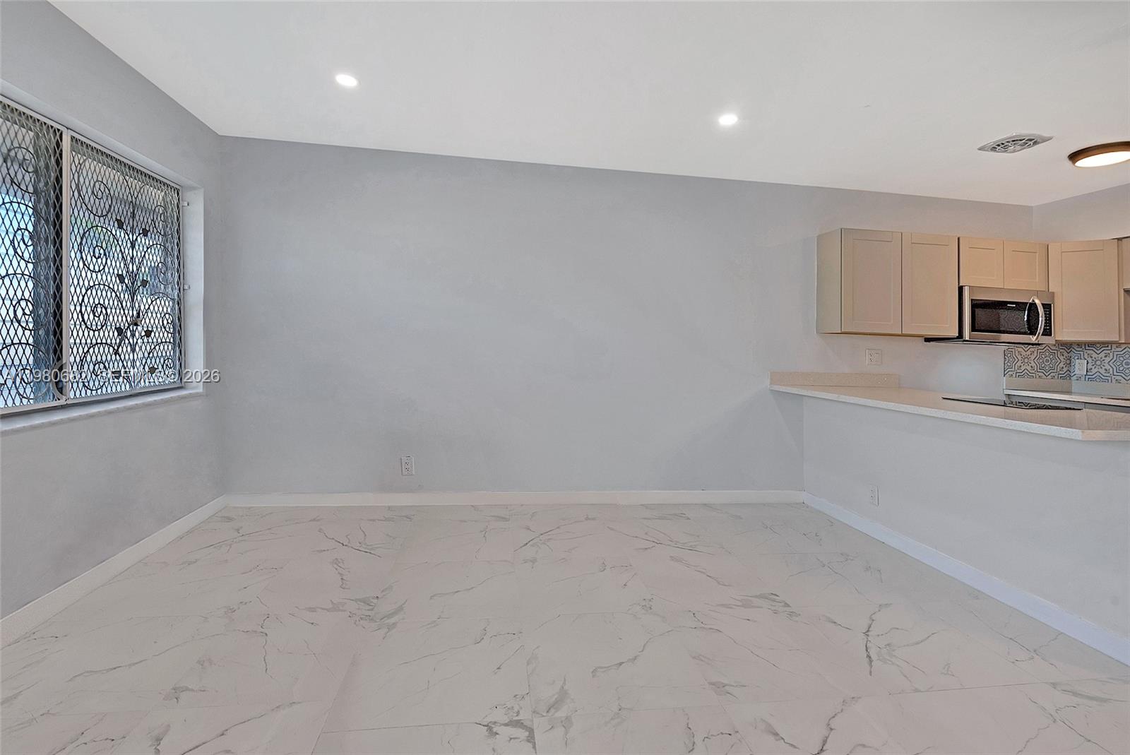 ROLEN LAKE GARDENS CO-OP - Residential Lease