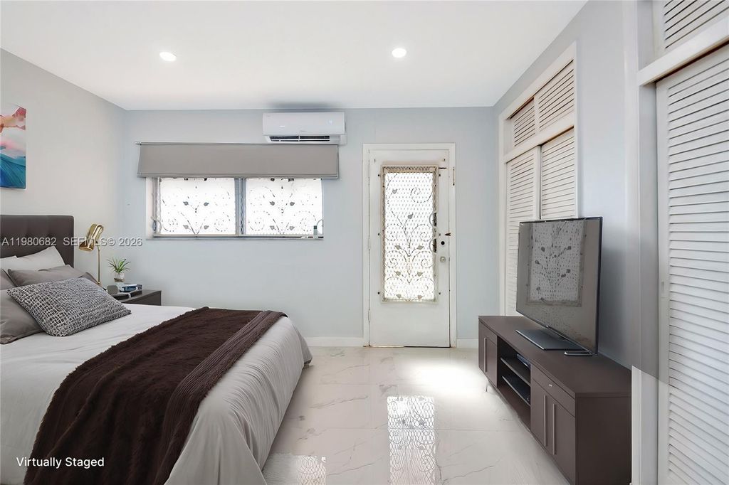 Photo of 820 SW 11th Ave #14B, Hallandale Beach, FL 33009 (MLS # A11980682)