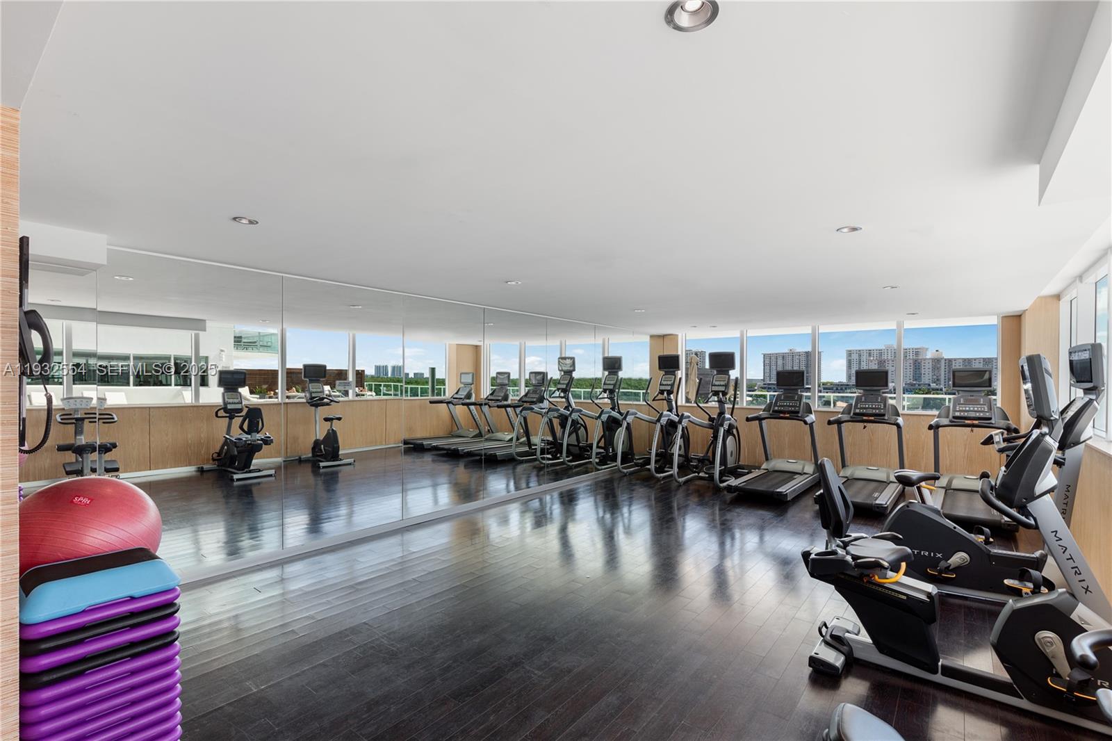 400 SUNNY ISLES CONDO WES - Residential