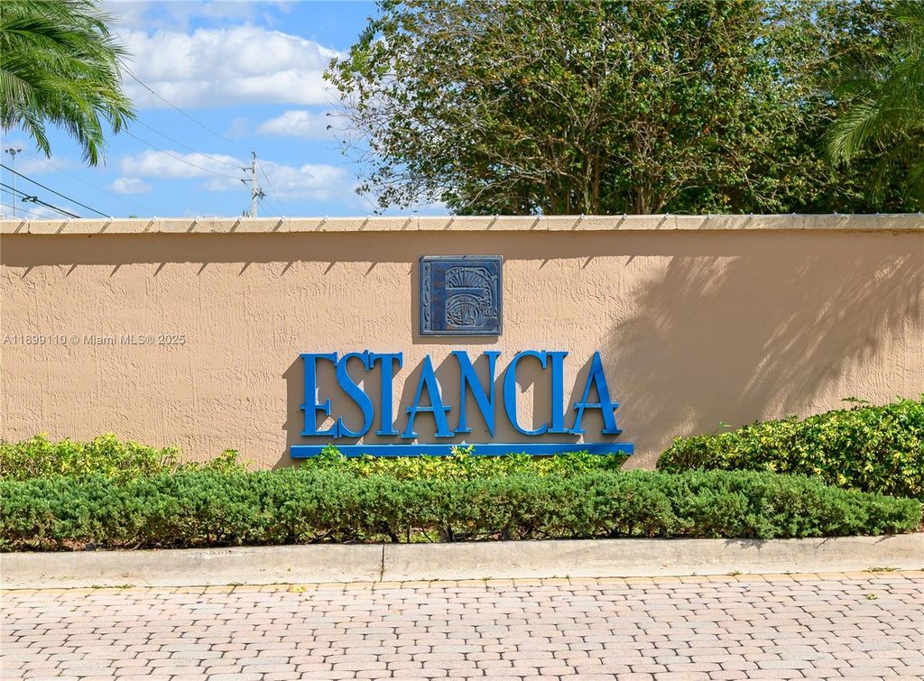 Photo of 341 SW 184th Ter, Pembroke Pines, FL 33029 (MLS # A11899110)