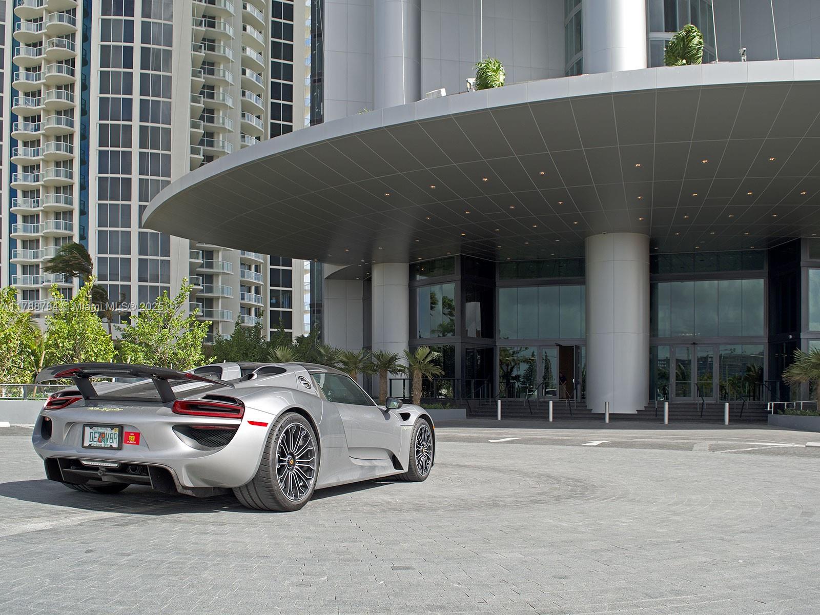 18555 COLLINS AVENUE COND - Residential