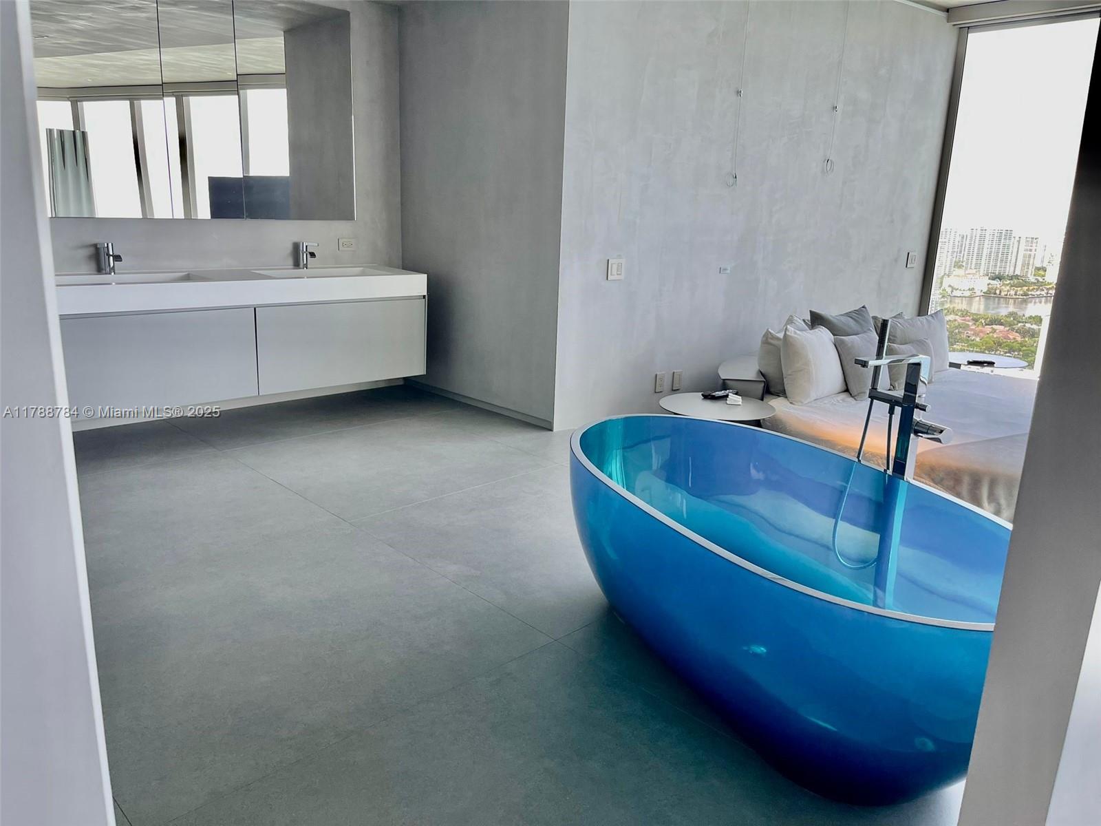 18555 COLLINS AVENUE COND - Residential