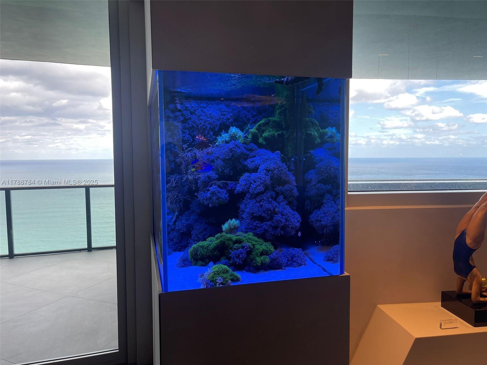 18555 COLLINS AVENUE COND - Residential