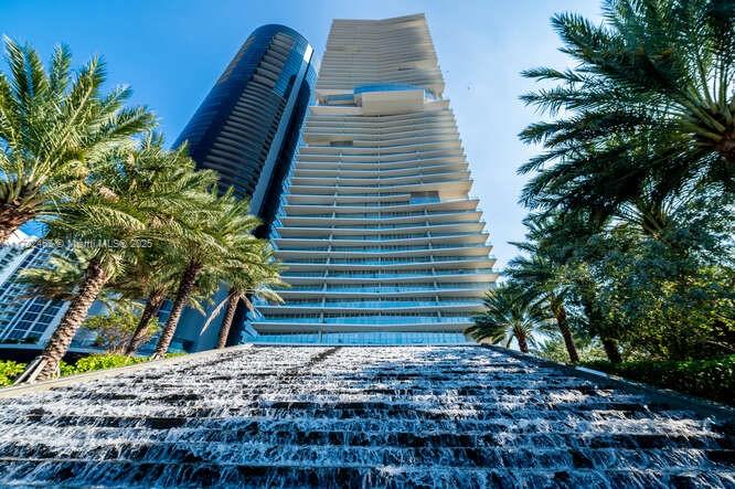 Turnberry Ocean Club - Residential