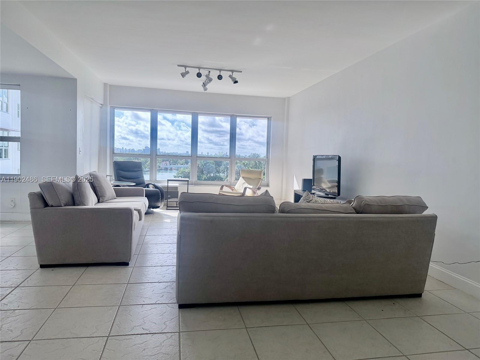 BLAIR HOUSE CONDO - WEST - Residential