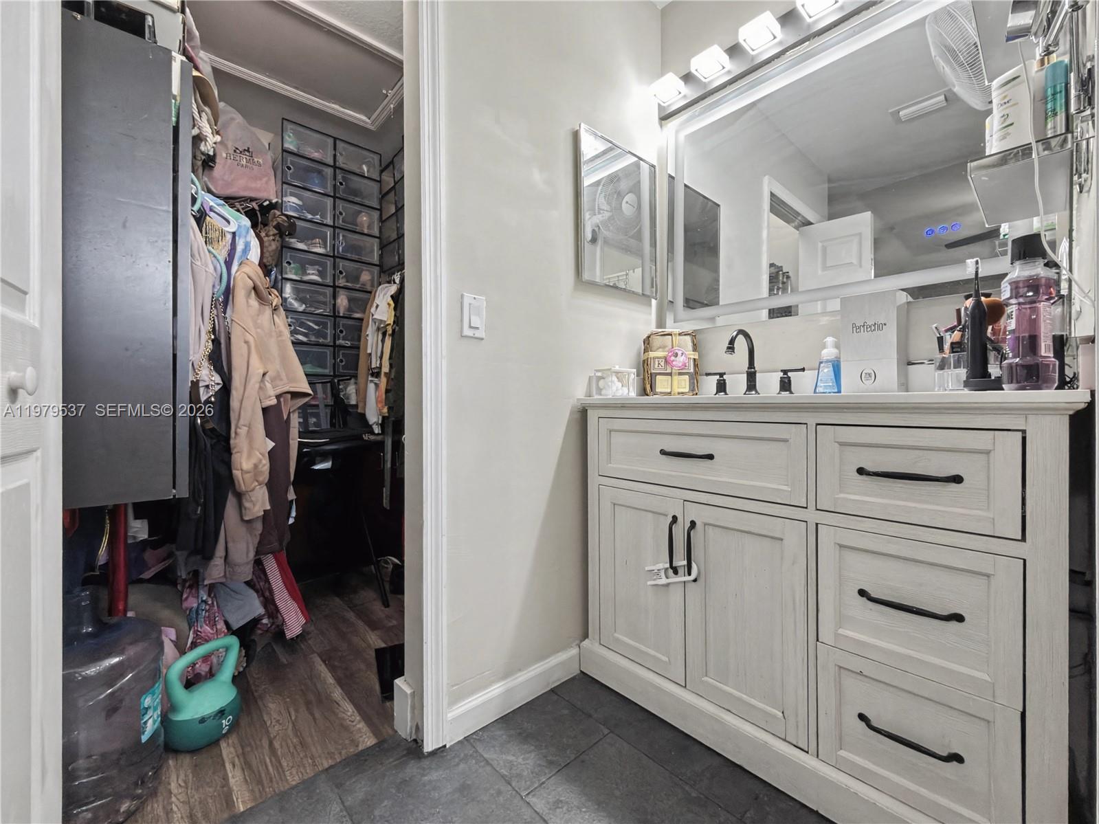 VENETIA GROVE - Residential