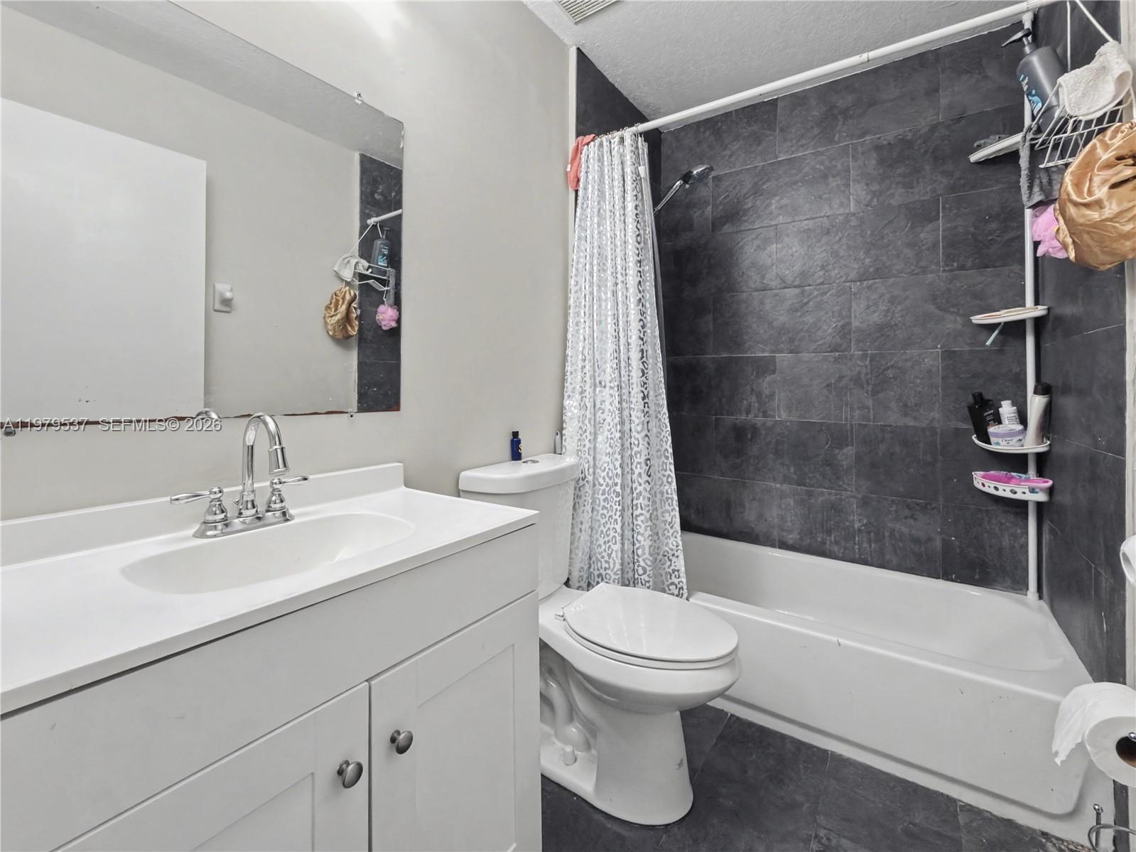 VENETIA GROVE - Residential