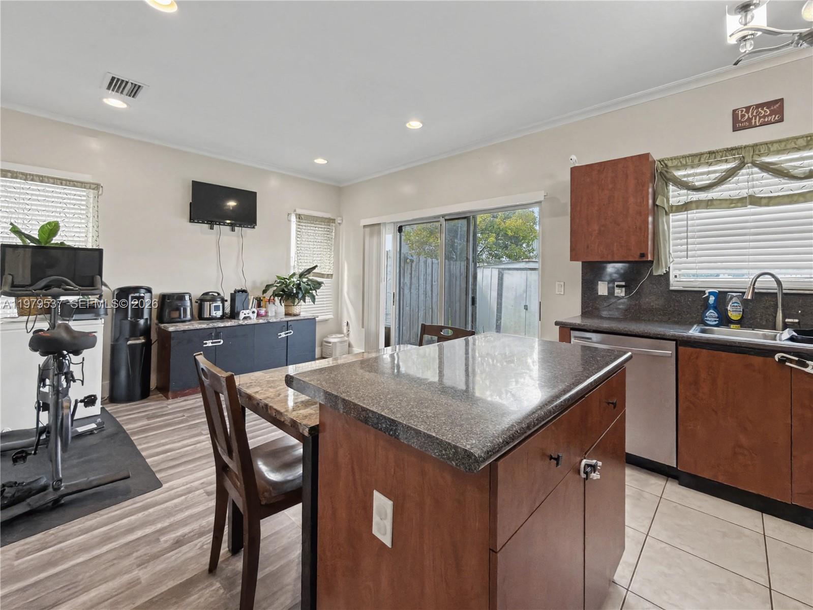 VENETIA GROVE - Residential