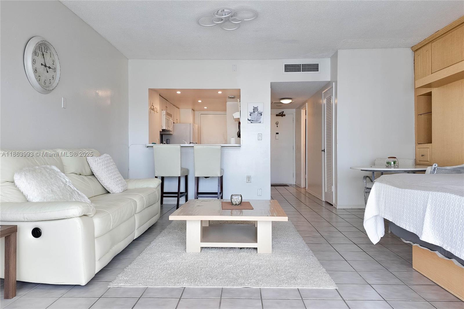 HEMISPHERES CONDO - Residential Lease