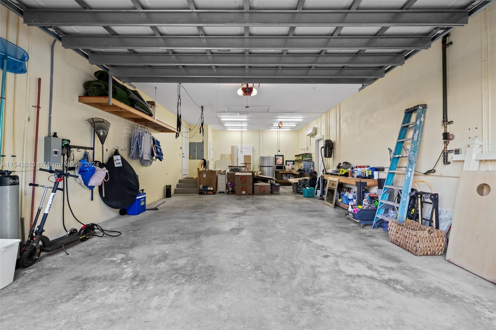 HOLLYWOOD LAKES SECTION - Residential