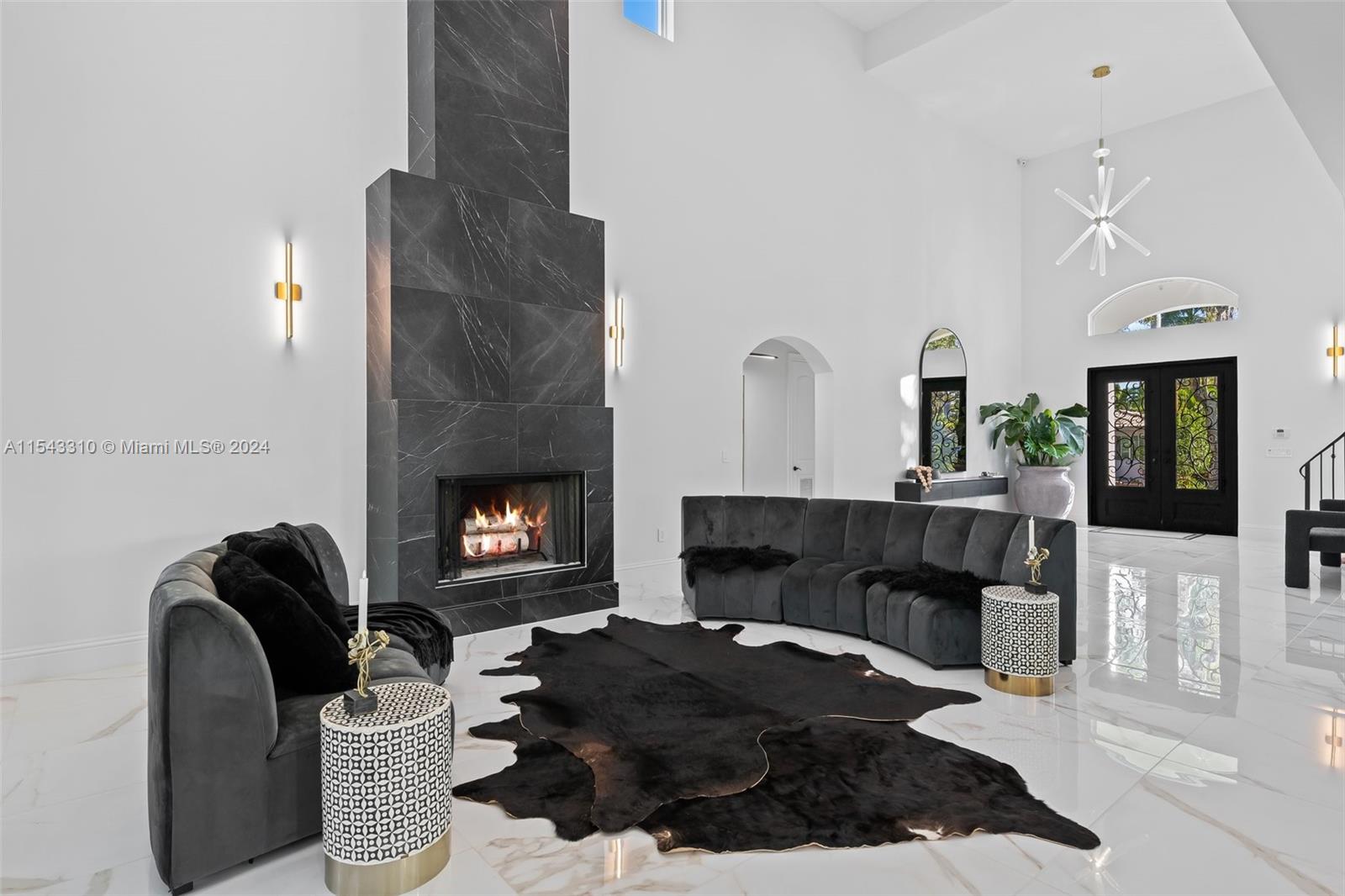 HOLLYWOOD LAKES SECTION - Residential