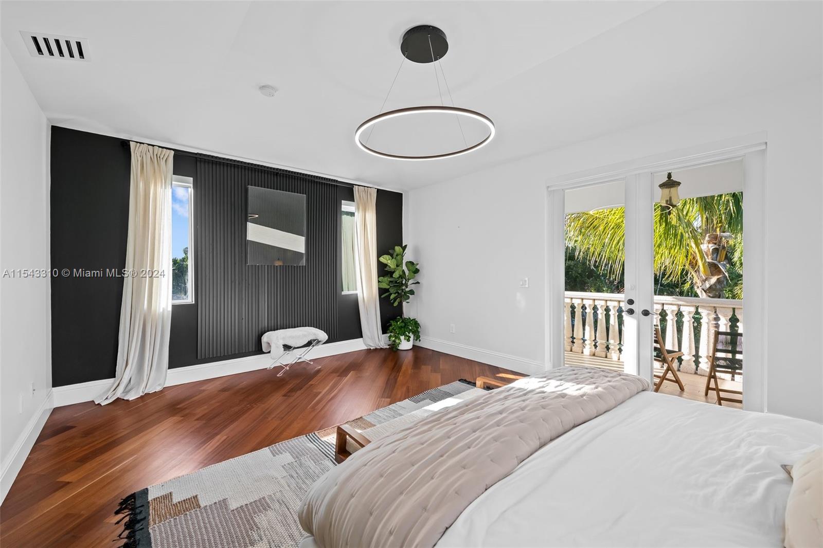 HOLLYWOOD LAKES SECTION - Residential