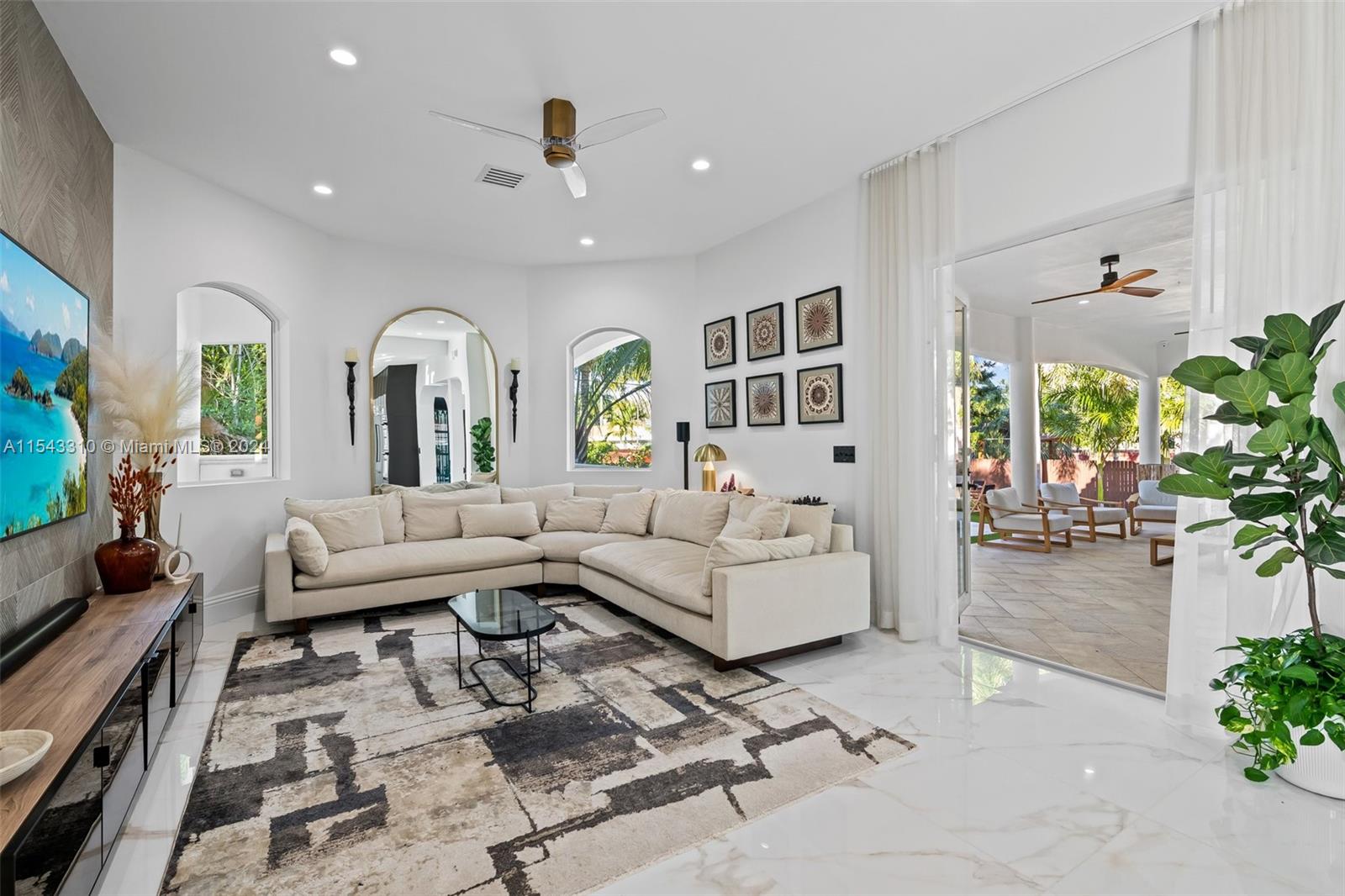 HOLLYWOOD LAKES SECTION - Residential