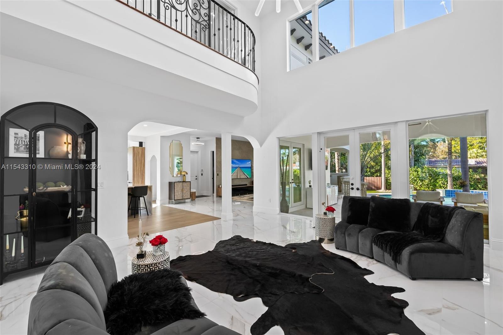 HOLLYWOOD LAKES SECTION - Residential