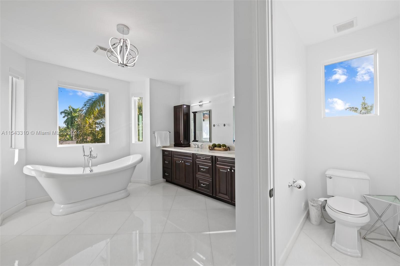 HOLLYWOOD LAKES SECTION - Residential