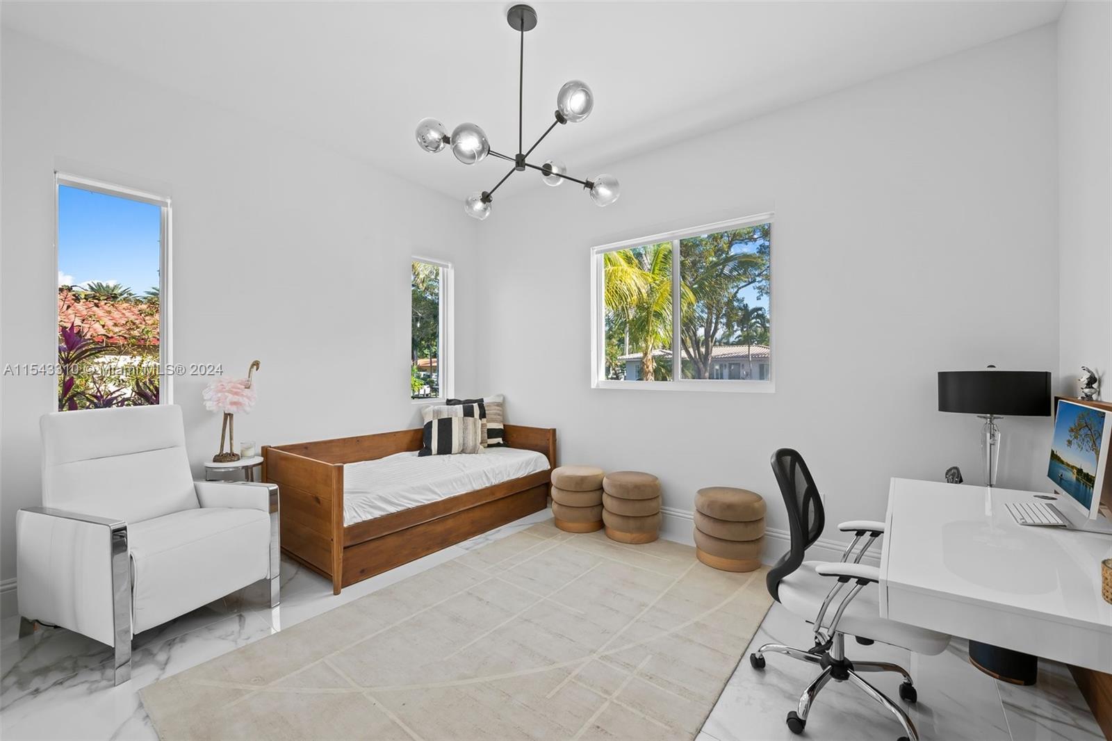 HOLLYWOOD LAKES SECTION - Residential