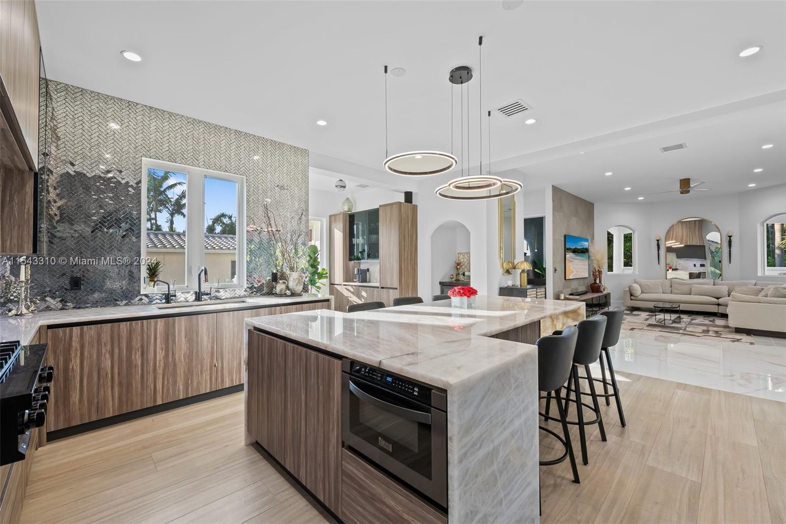 HOLLYWOOD LAKES SECTION - Residential