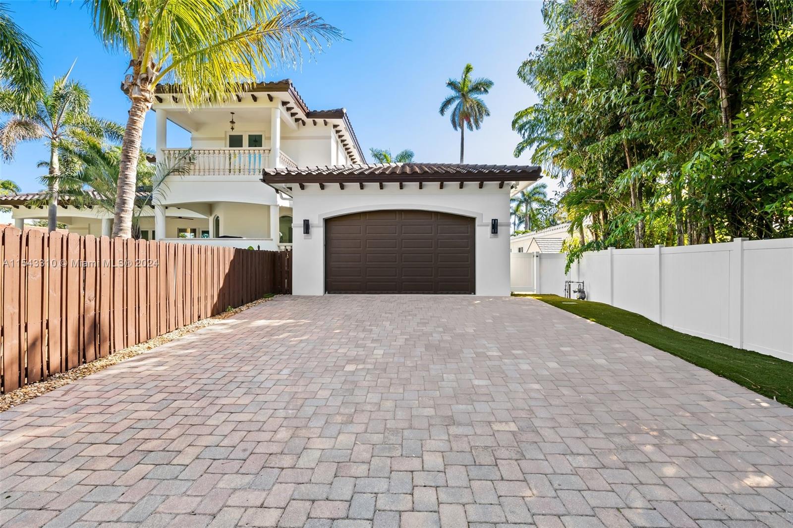 HOLLYWOOD LAKES SECTION - Residential