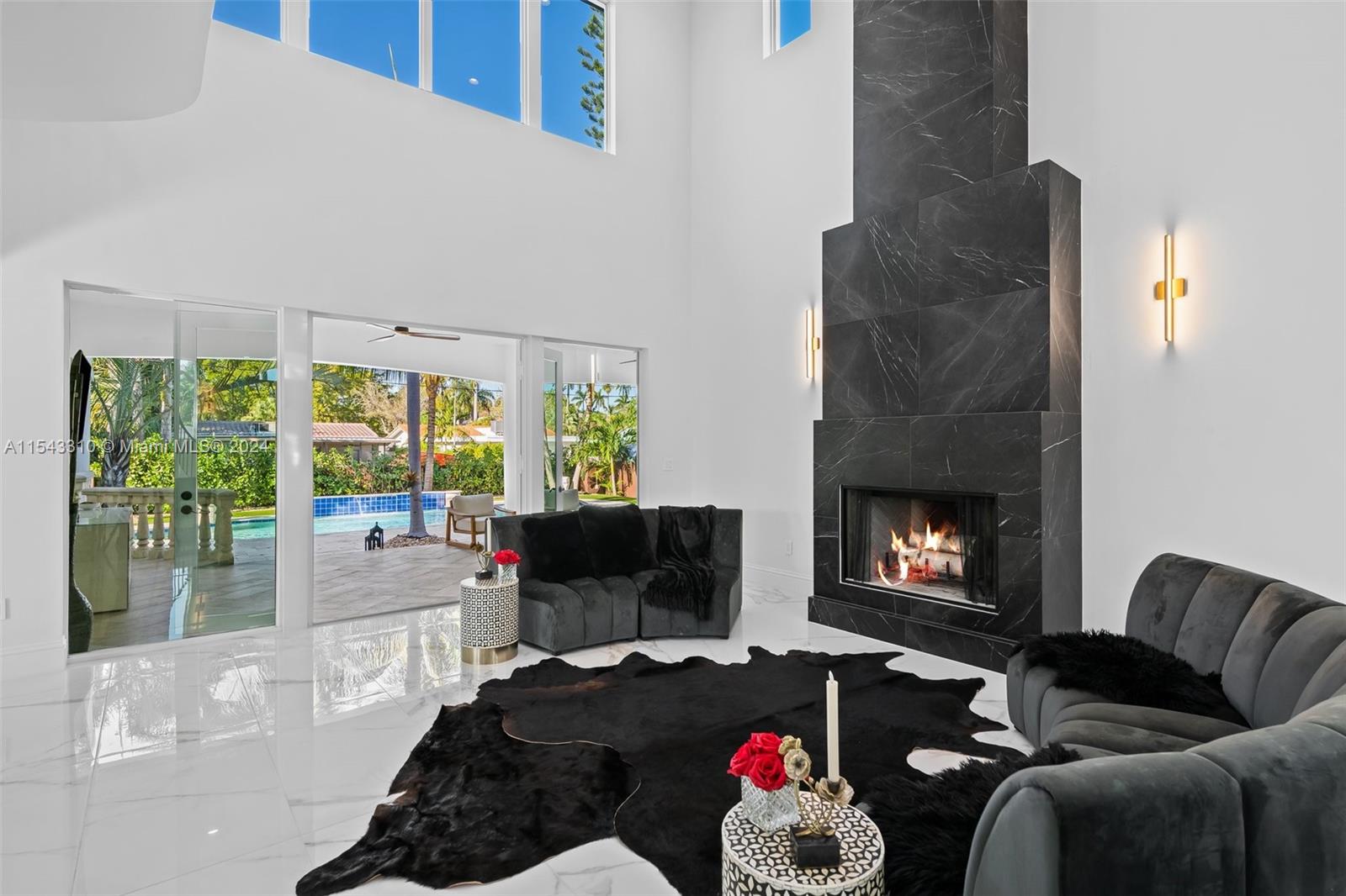 HOLLYWOOD LAKES SECTION - Residential