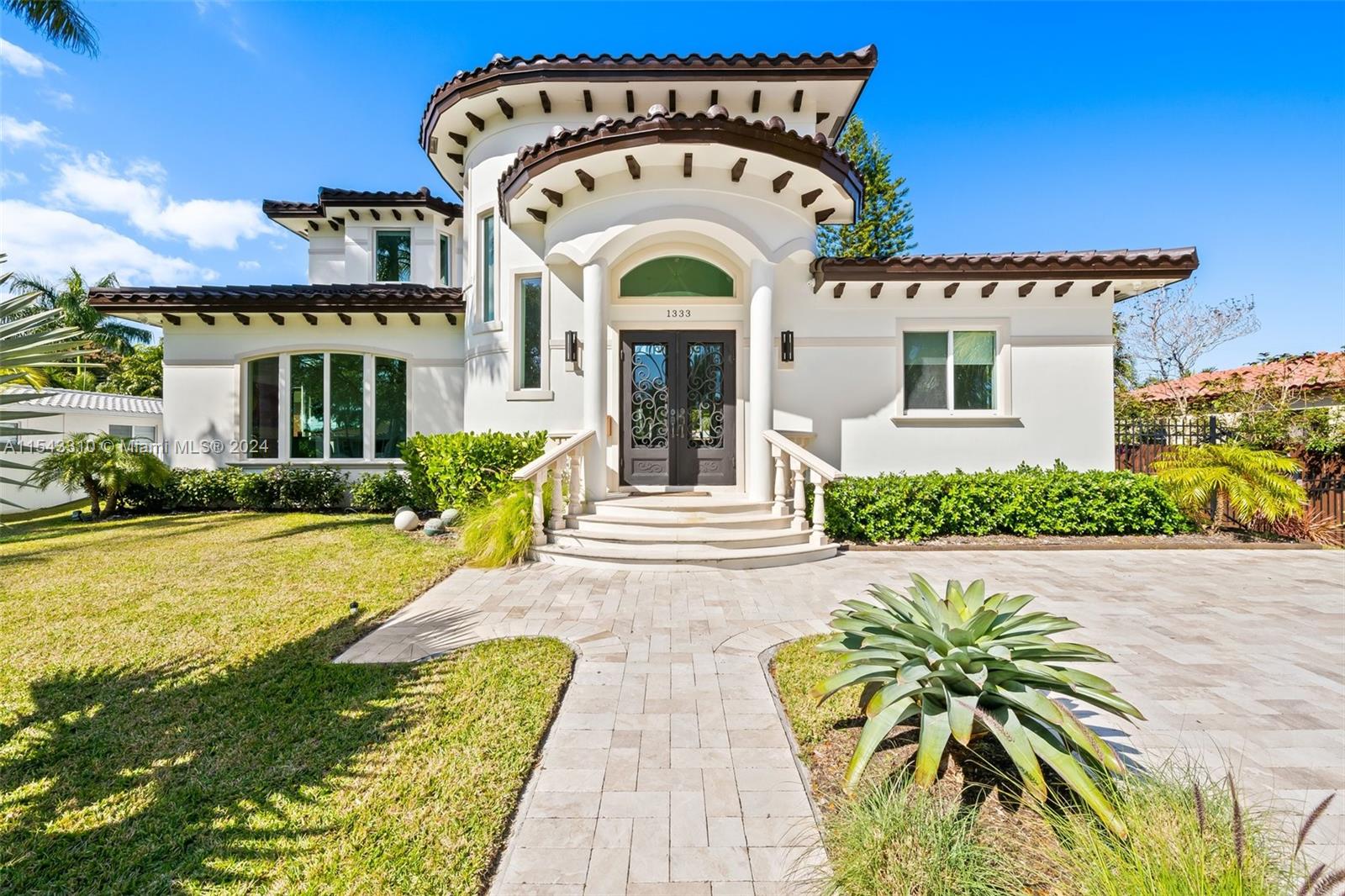 HOLLYWOOD LAKES SECTION - Residential