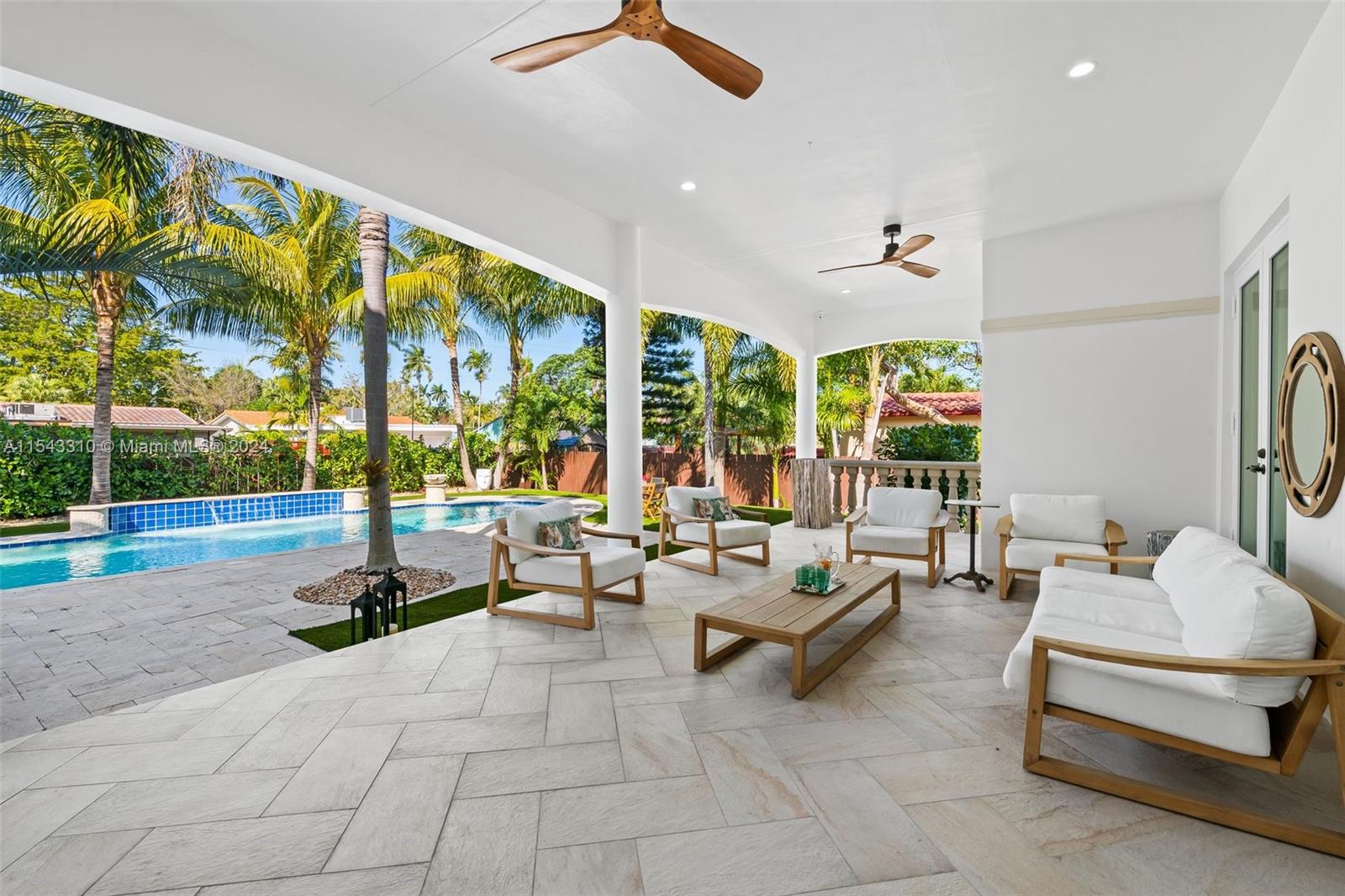 HOLLYWOOD LAKES SECTION - Residential