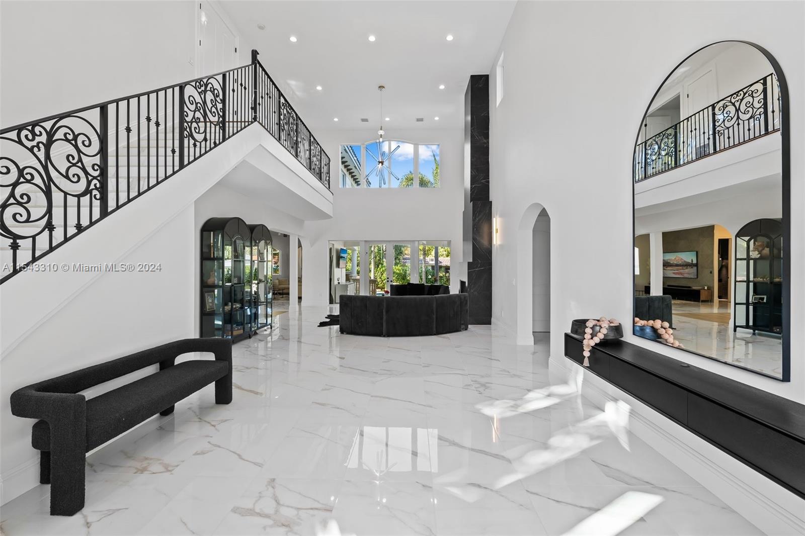 HOLLYWOOD LAKES SECTION - Residential