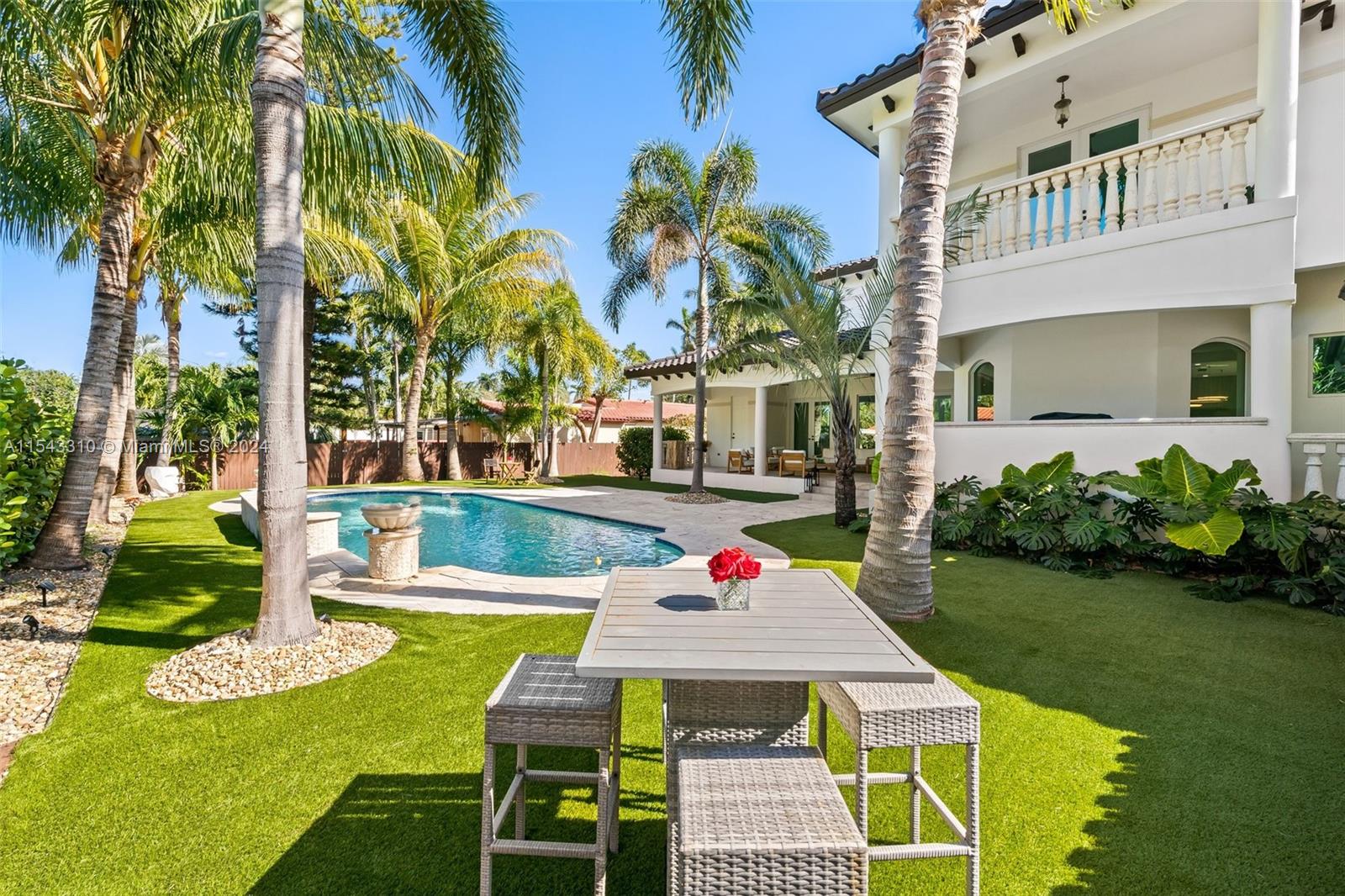 HOLLYWOOD LAKES SECTION - Residential