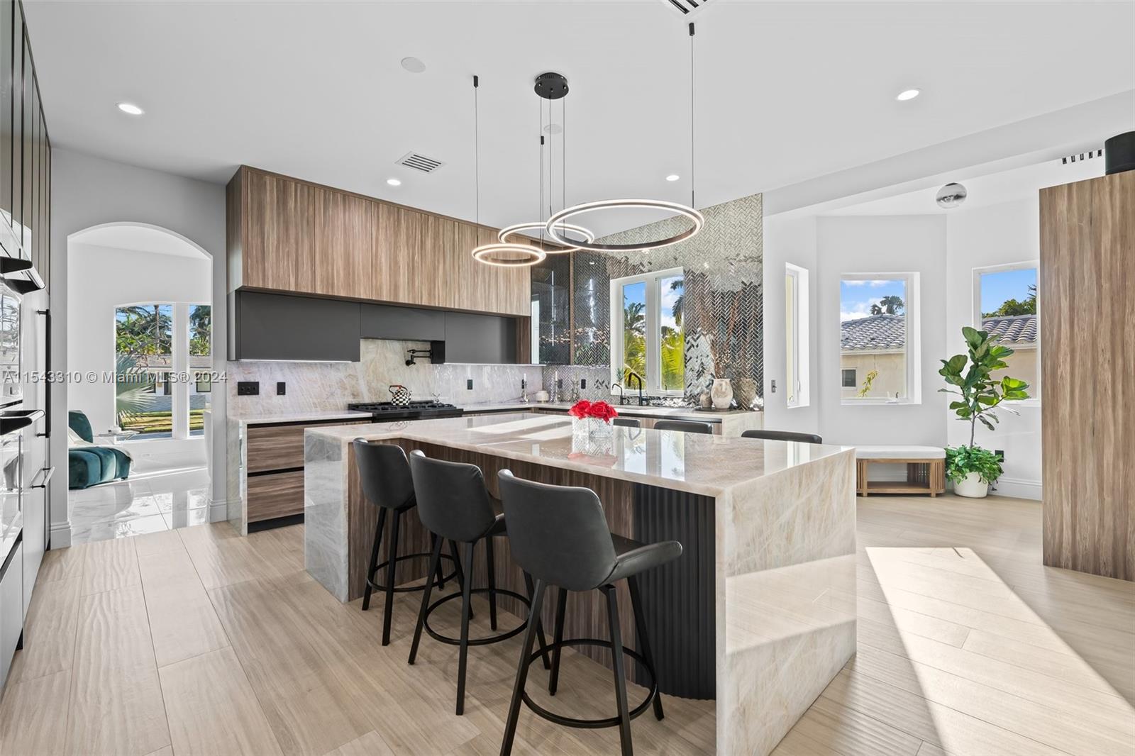 HOLLYWOOD LAKES SECTION - Residential