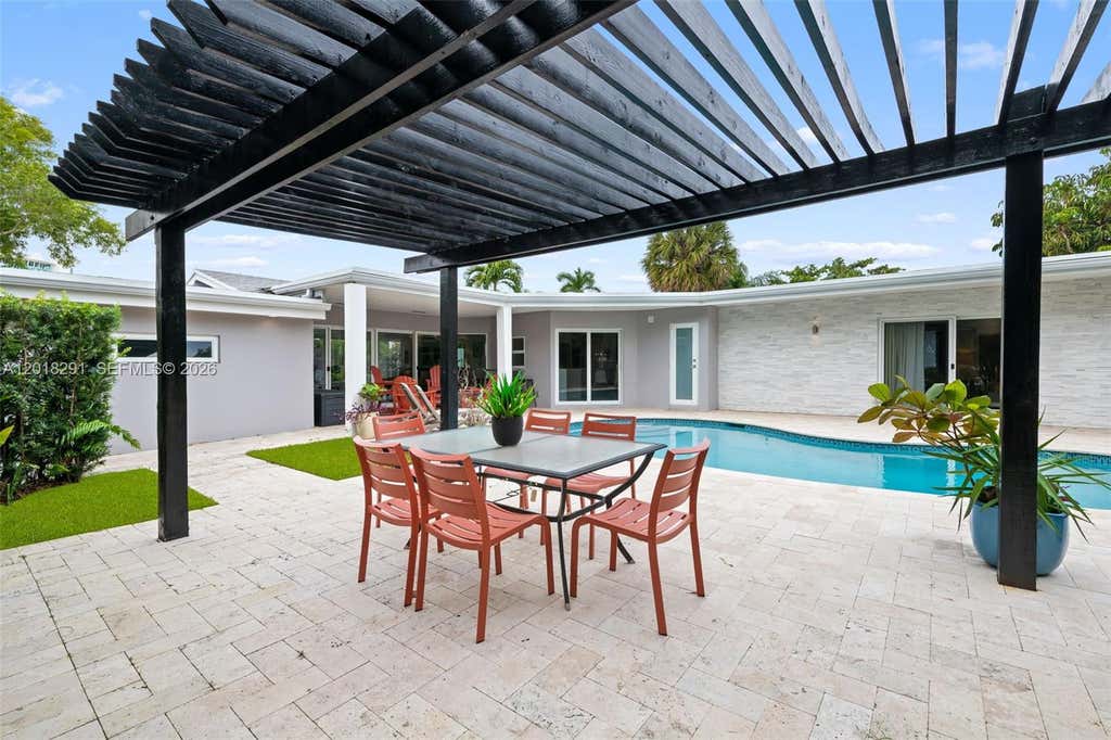 Photo of 2711 Mayan Dr, Fort Lauderdale, FL 33316 (MLS # A12018291)
