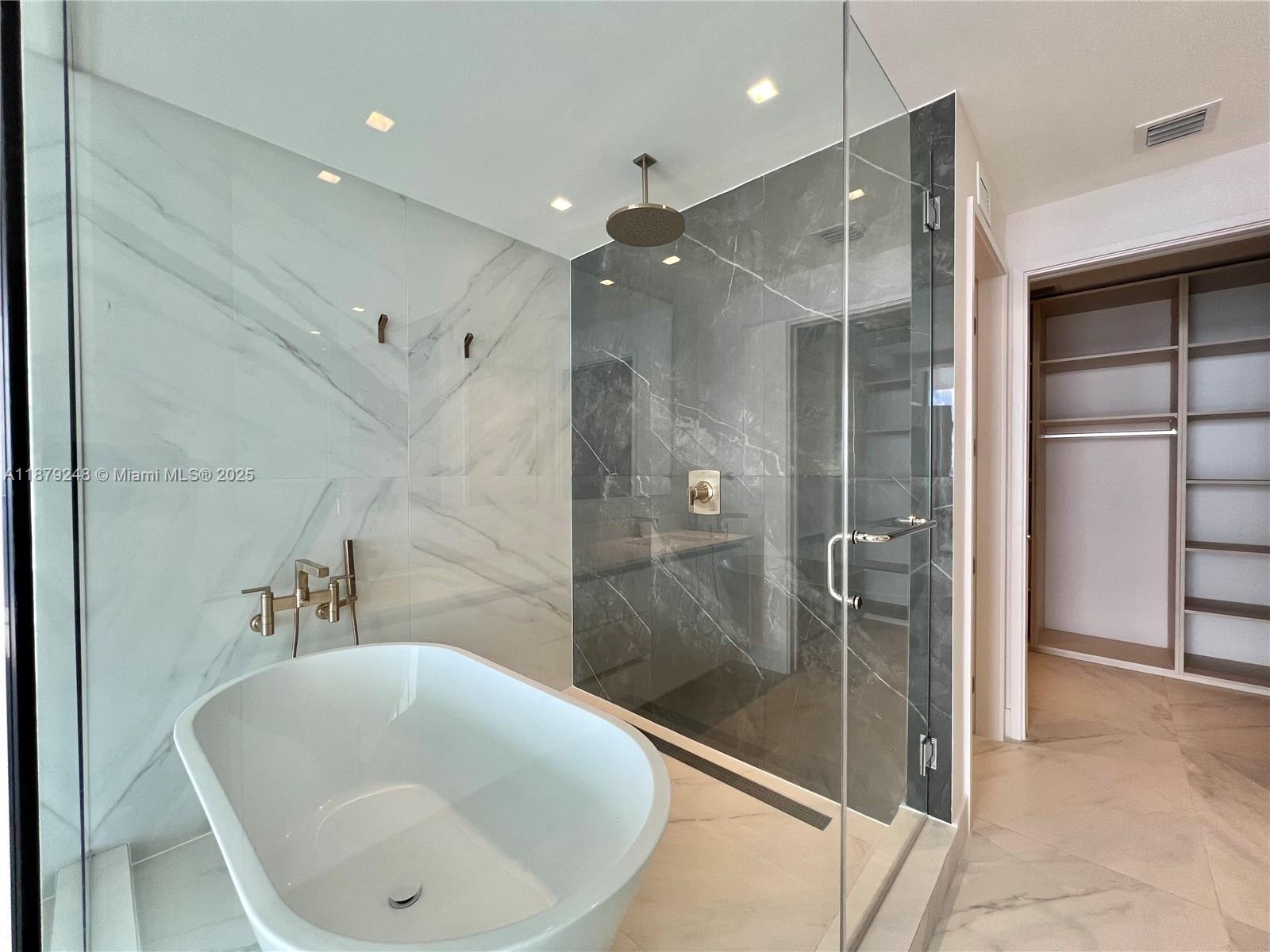 ARIA RESERVE SOUTH - Residential