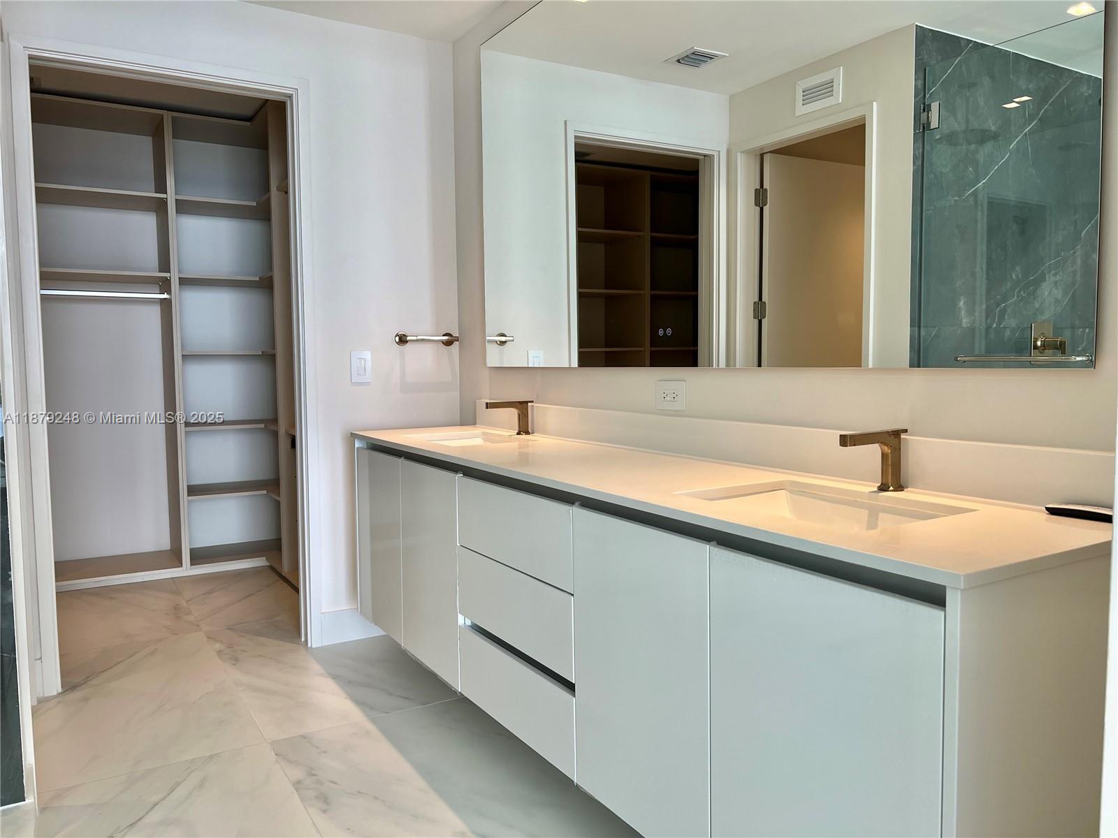 ARIA RESERVE SOUTH - Residential