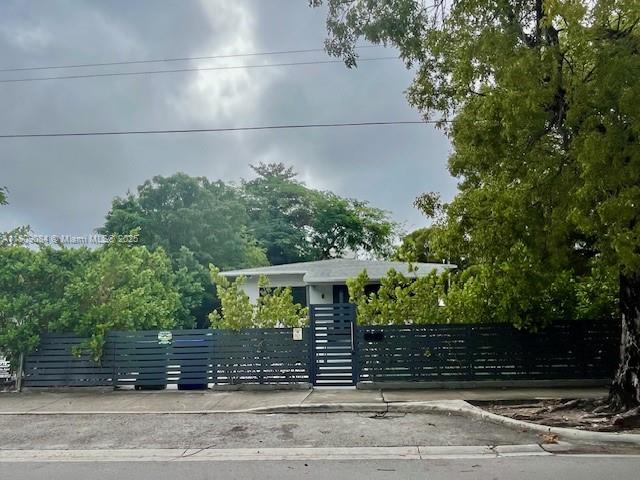90 NW 33rd St