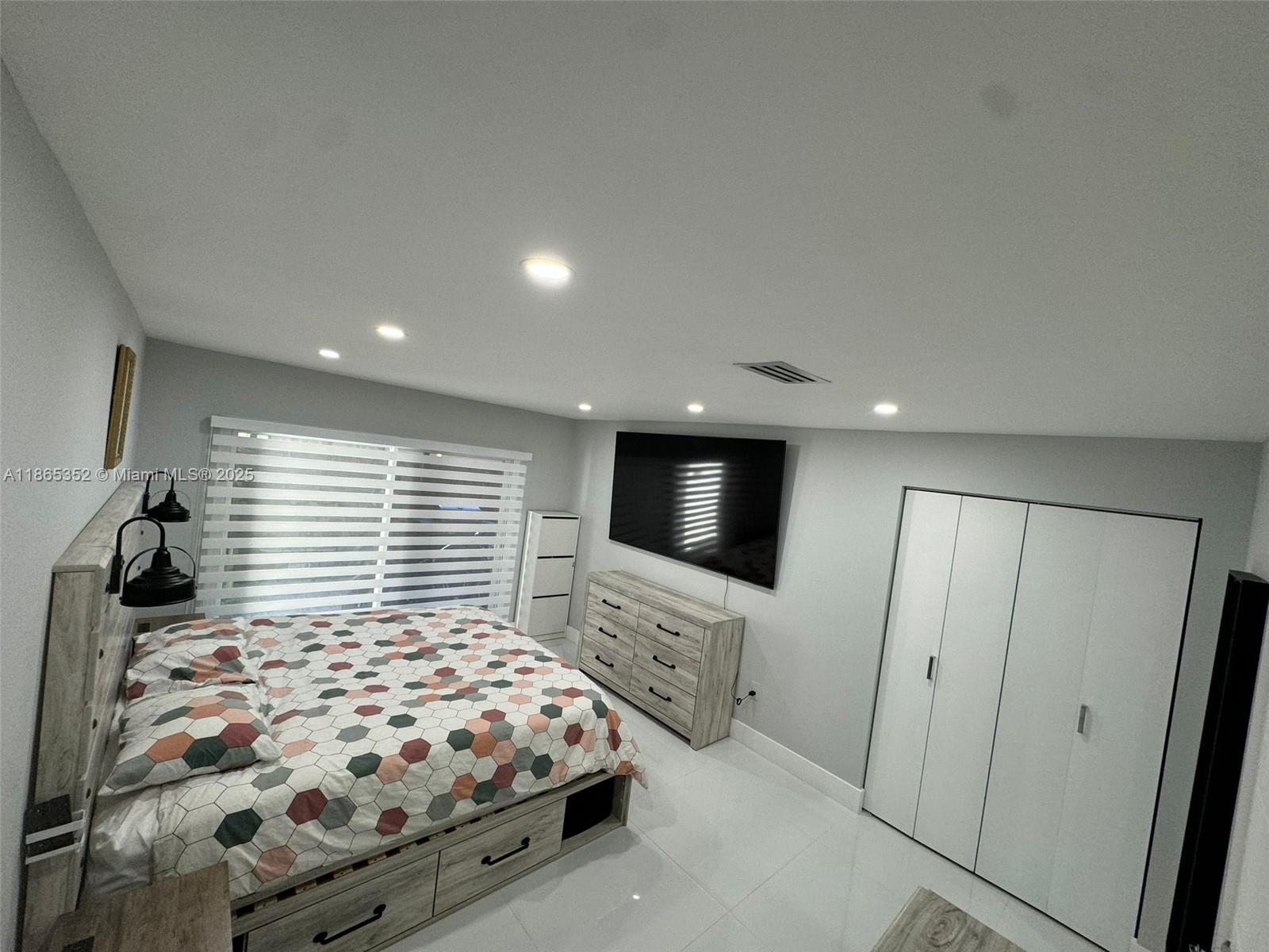 VISTA SUB 1ST ADDN - Residential