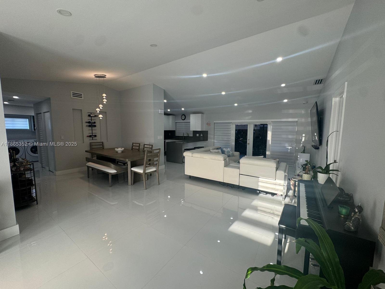 VISTA SUB 1ST ADDN - Residential