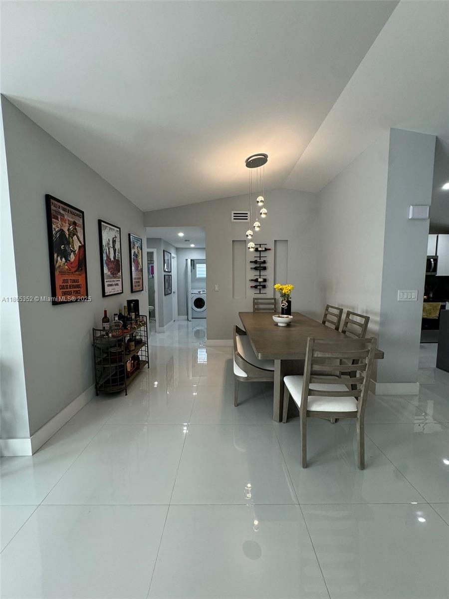 VISTA SUB 1ST ADDN - Residential