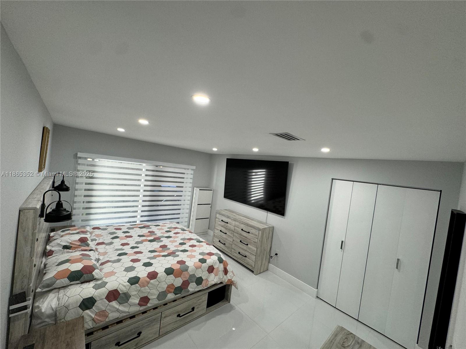 VISTA SUB 1ST ADDN - Residential